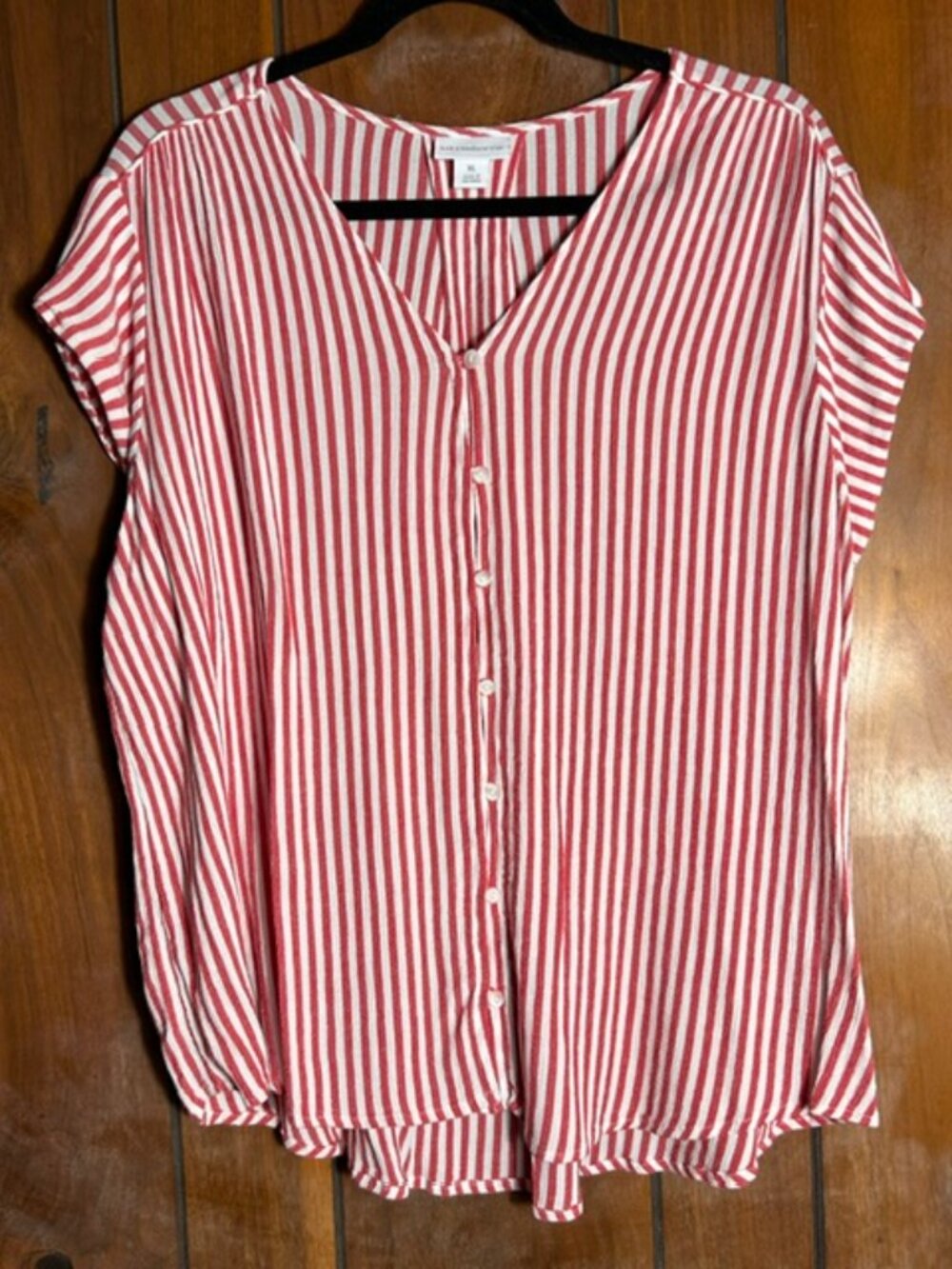 Liz Claiborne Women's XL Red/White Striped V-Neck Short Sleeve Button Blouse